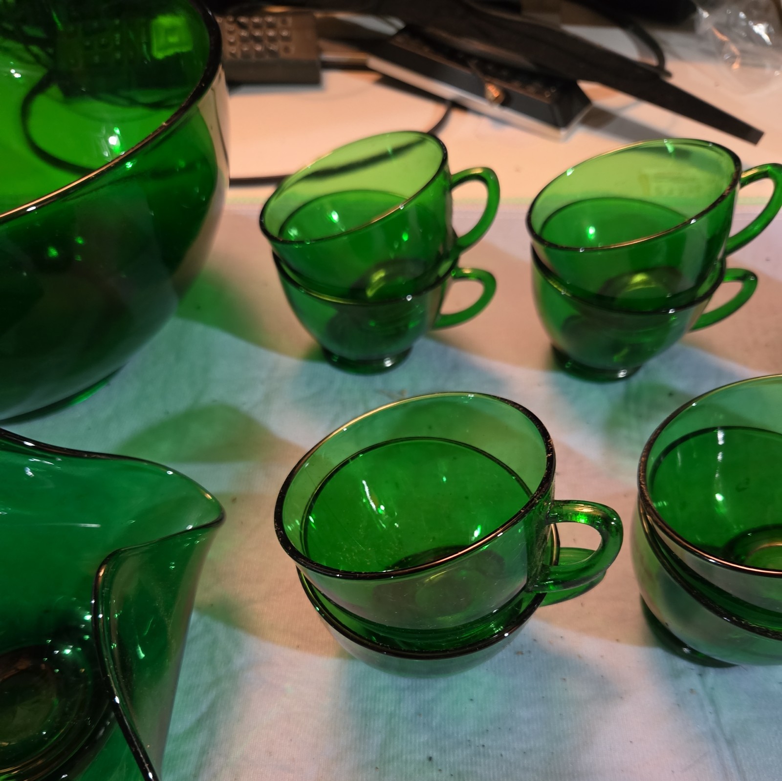 Vintage Anchor Hocking Emerald Green Punch Bowl Set With 12 Cups