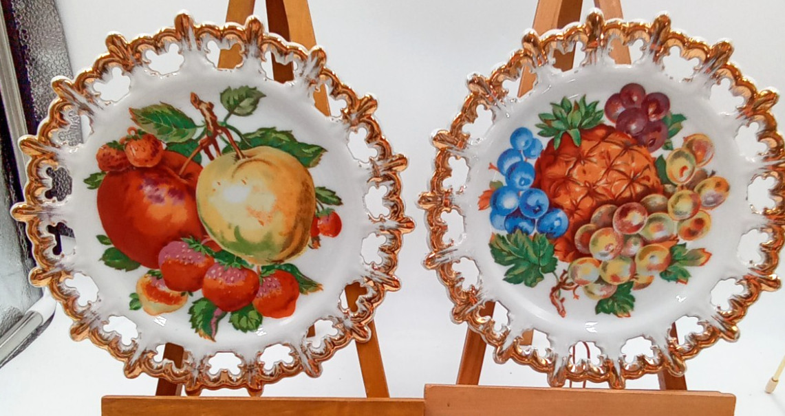 Brinns Fruit Wall Plates Decor Gold White Blue Red Vintage MCM Japan Set of 2