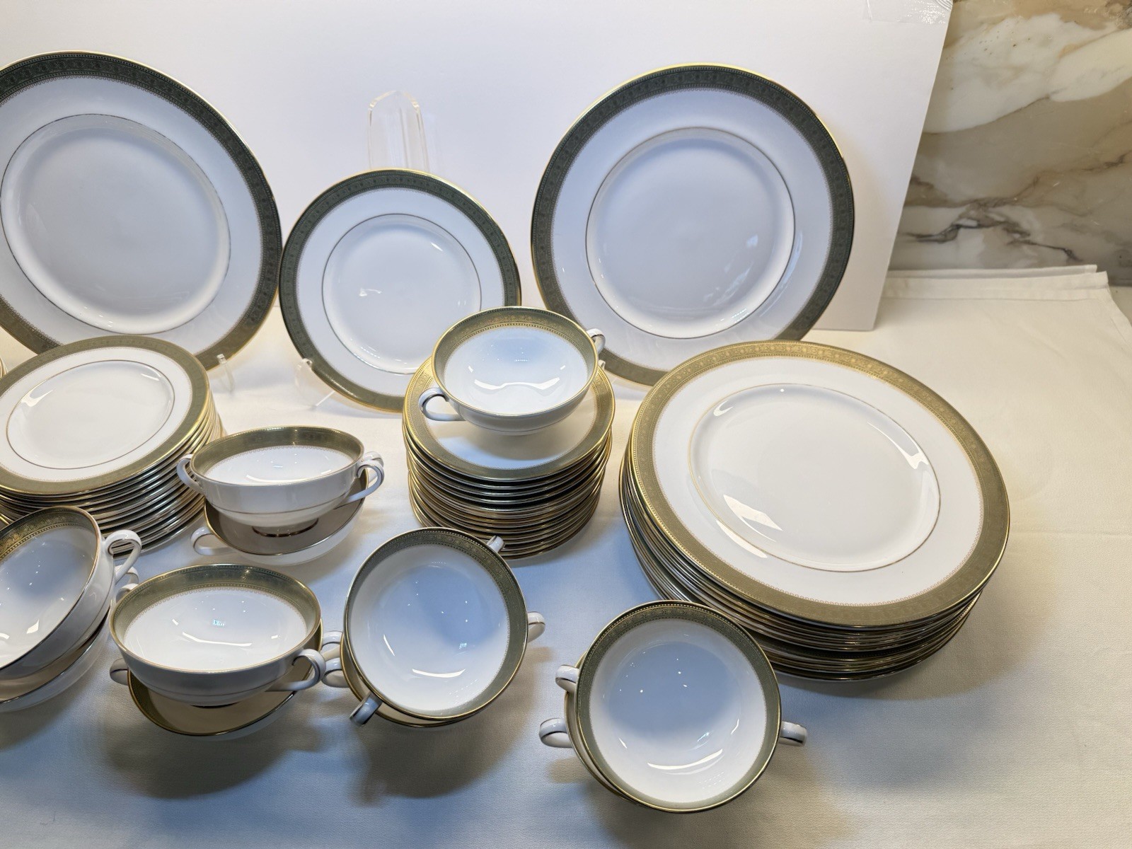 72pc Royal Doulton BELVEDERE H5001 China Set – Service for 12+ – Pristine Gold