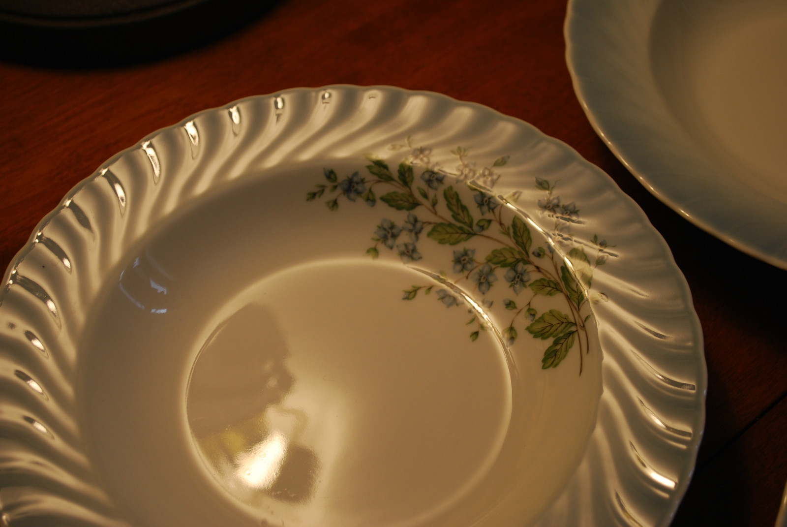Vtg Set 4 Soup Bowls BLUE FADE FLOWERS 9″ Christineholm Porcelain SCALLOPED RIM