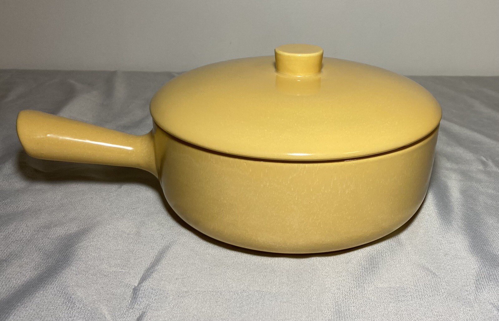 Vintage La Solana Yellow Pottery Stoneware Ceramic Covered Casserole Pan 8.25″