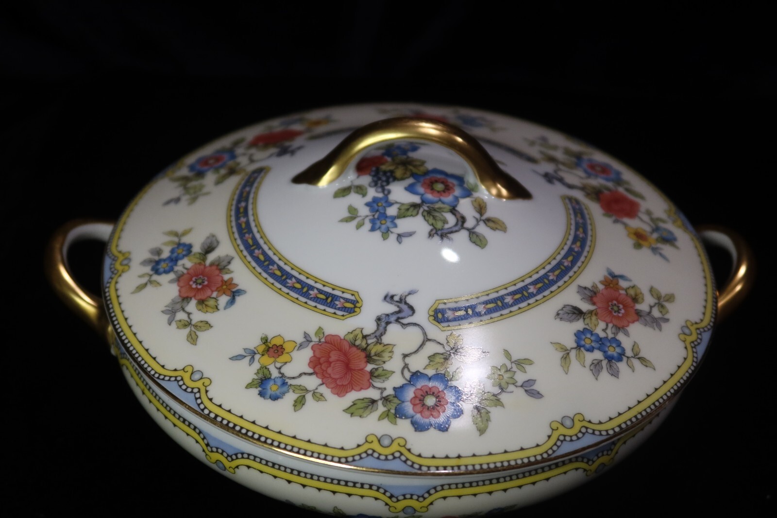 Noritake Mayflower Round Covered Vegetable Bowl Rust & Blue Flowers Gold Trim