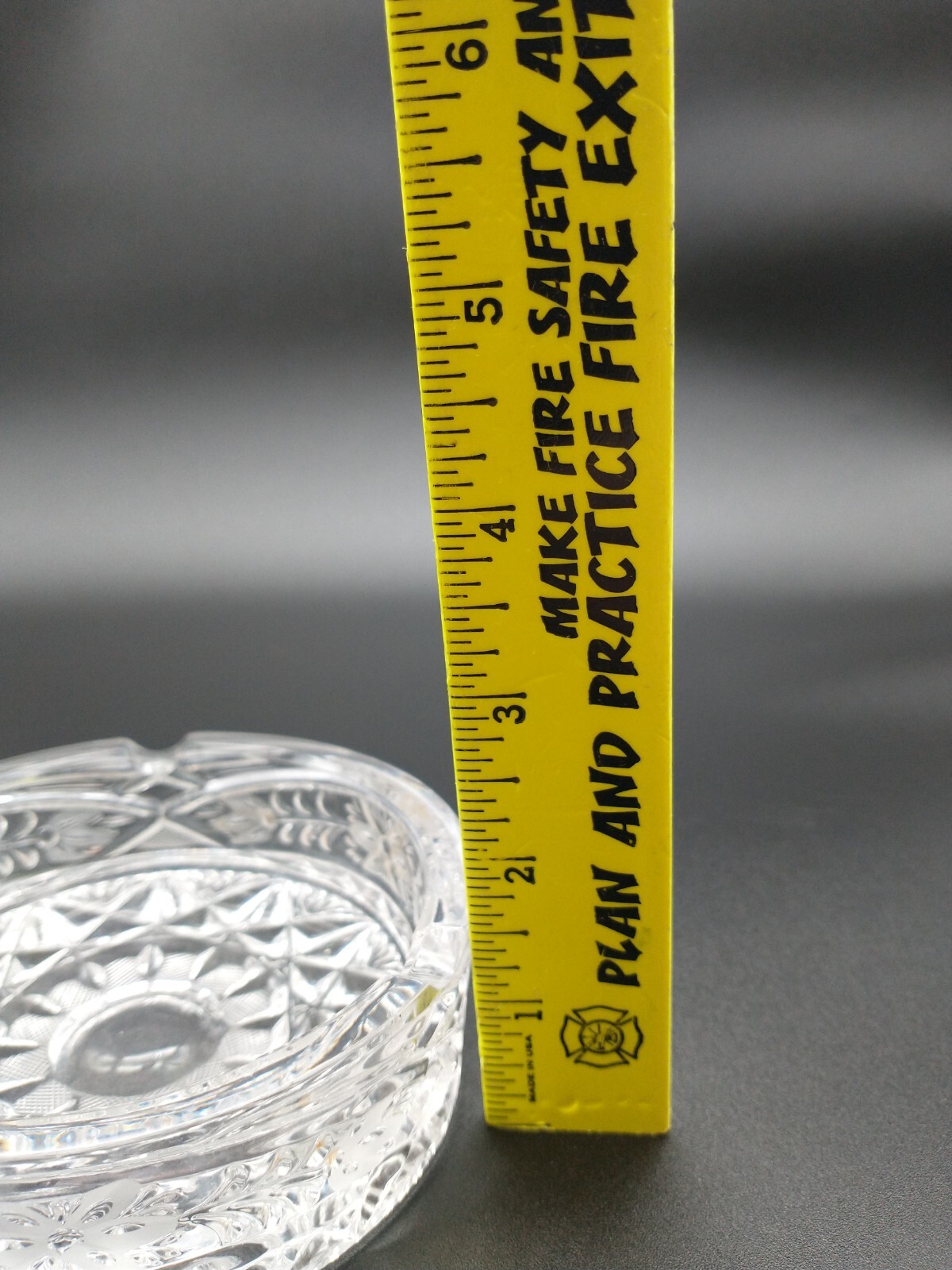 VINTAGE CUT AND ETCHED HEAVY CRYSTAL ASHTRAY Candy Bowl 4 1/2″ Round 1.2 Lb