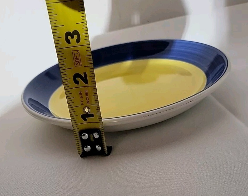Crate & barrel set of 4″SUNDANCE” Salad Plates yellow /cobalt blue ITALY NEW!