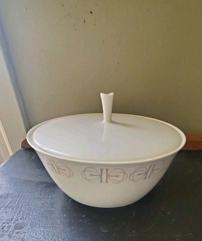 Vintage Franciscan White Stone Merry Go Round 1.5 Qt Lidded Casserole Oven Safe