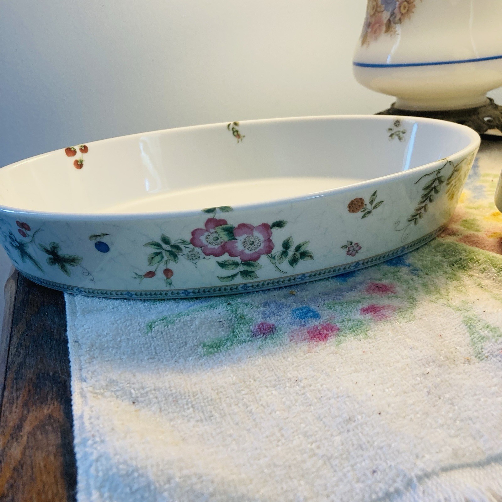 Wedgwood China Fleur Pattern Oval Serving Bowl And Pitcher 1997