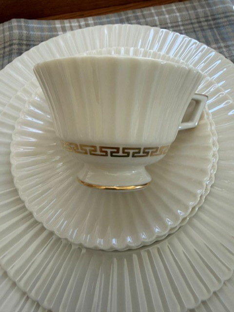 Lenox CRETAN (Gold Key design) 5 piece place setting- mint + flawless