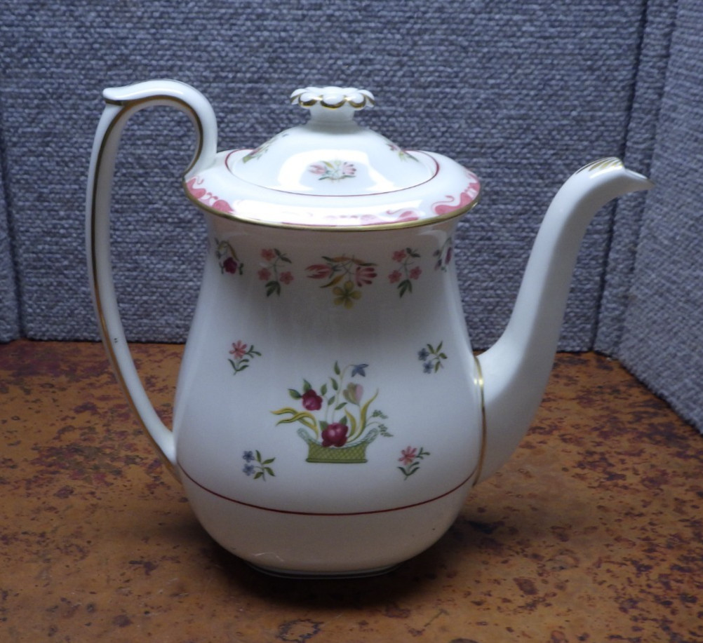 Vintage Wedgwood Bianca Bone China R4499 Williamsburg Coffee Pot C2