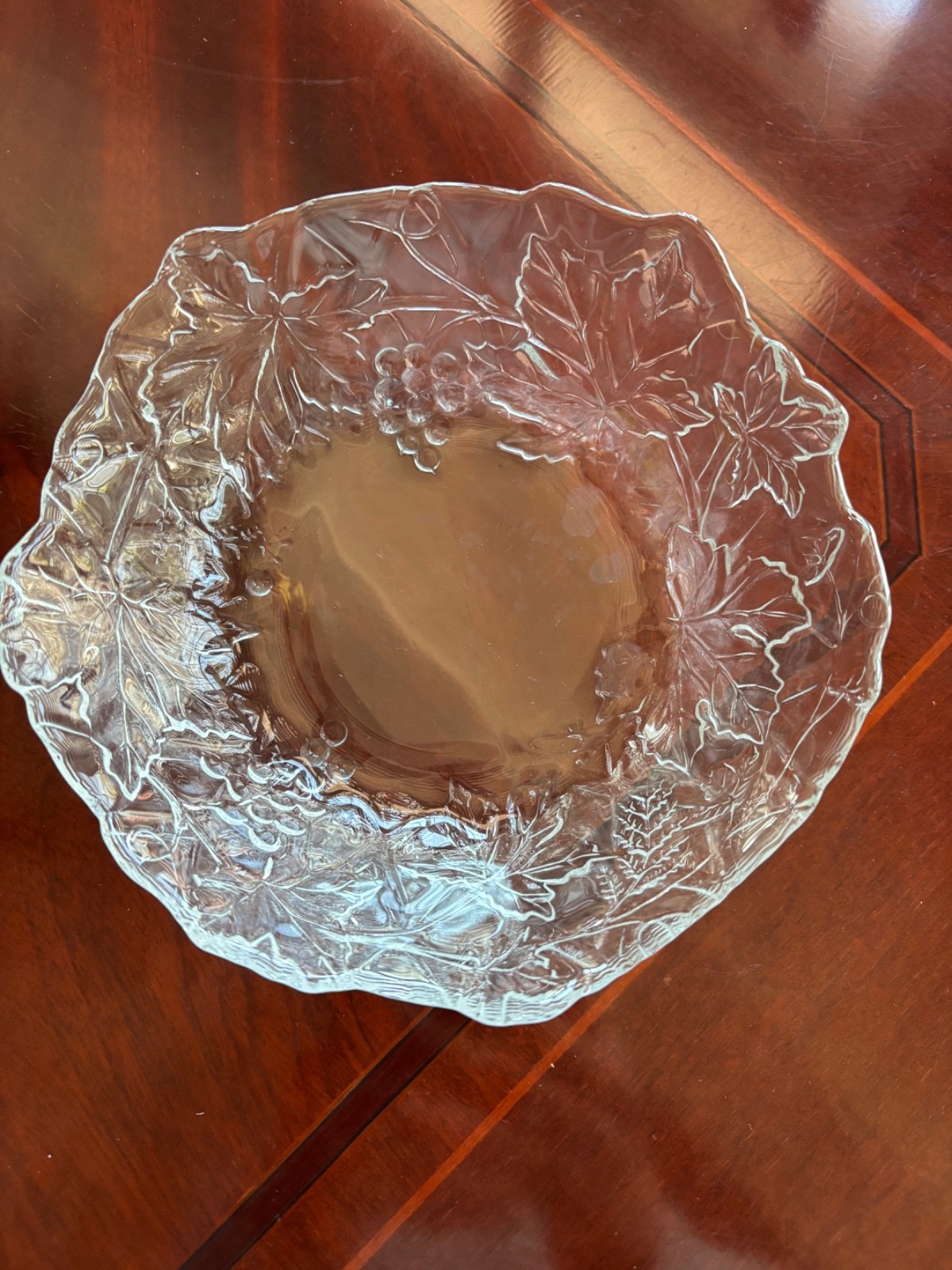 VINTAGE PAIR OF PRESSED GLASS BOWLS WITH EMBOSSED GRAPEVINES ON OUTSIDE 6-½”