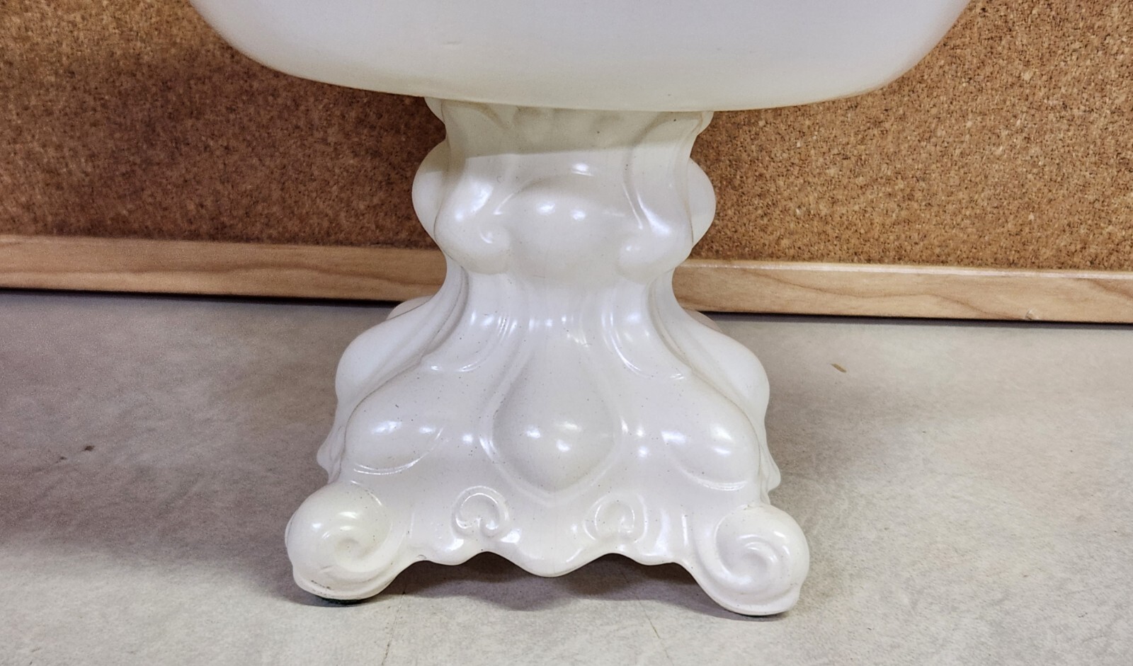 Vintage Holland Mold Ivory White Scarf Scalloped Edge Pedestal Fruit Bowl Dish