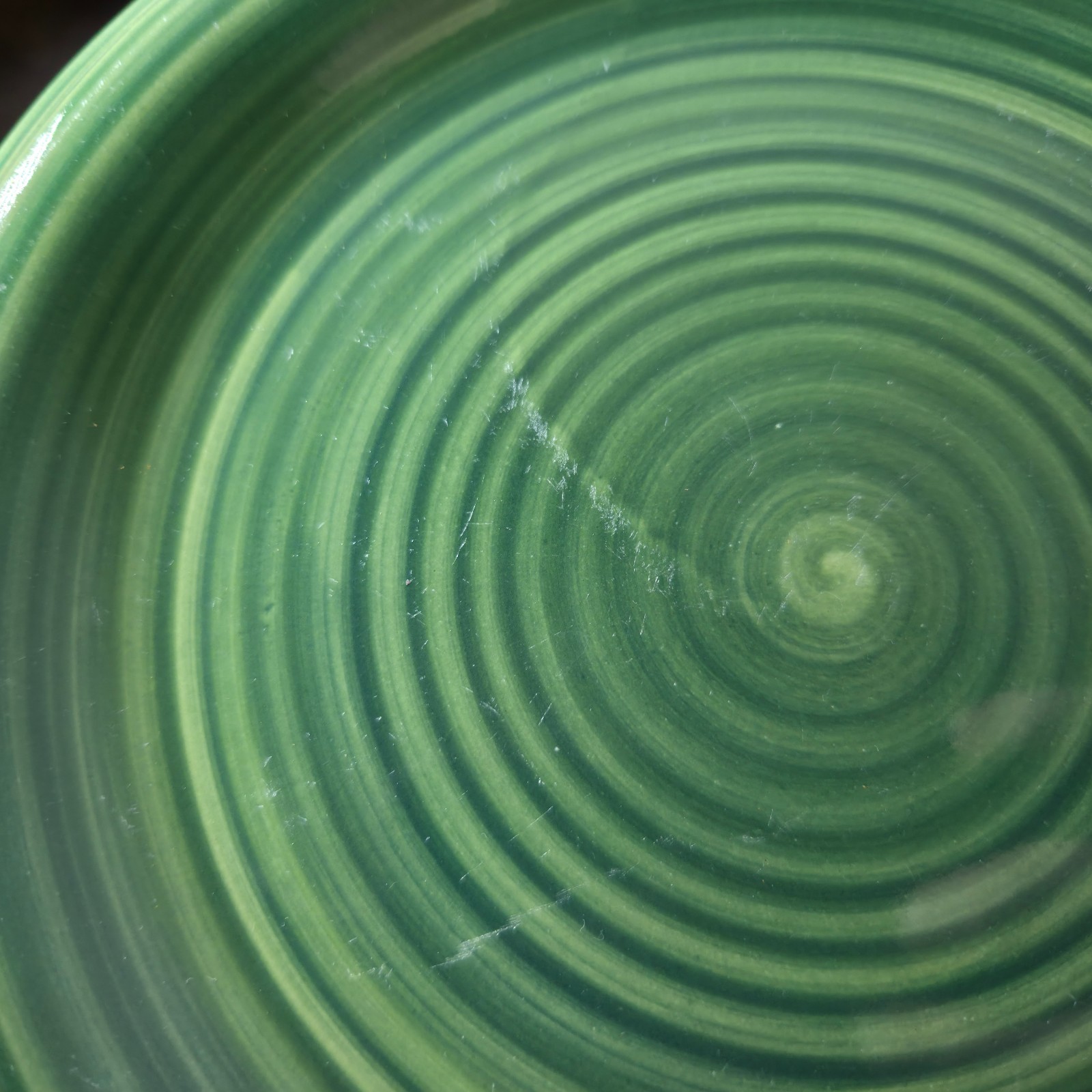 HOLIDAY Set of 4 Brylane Home Pottery Green Swirl Salad Appetizer Plates 7 1/4″