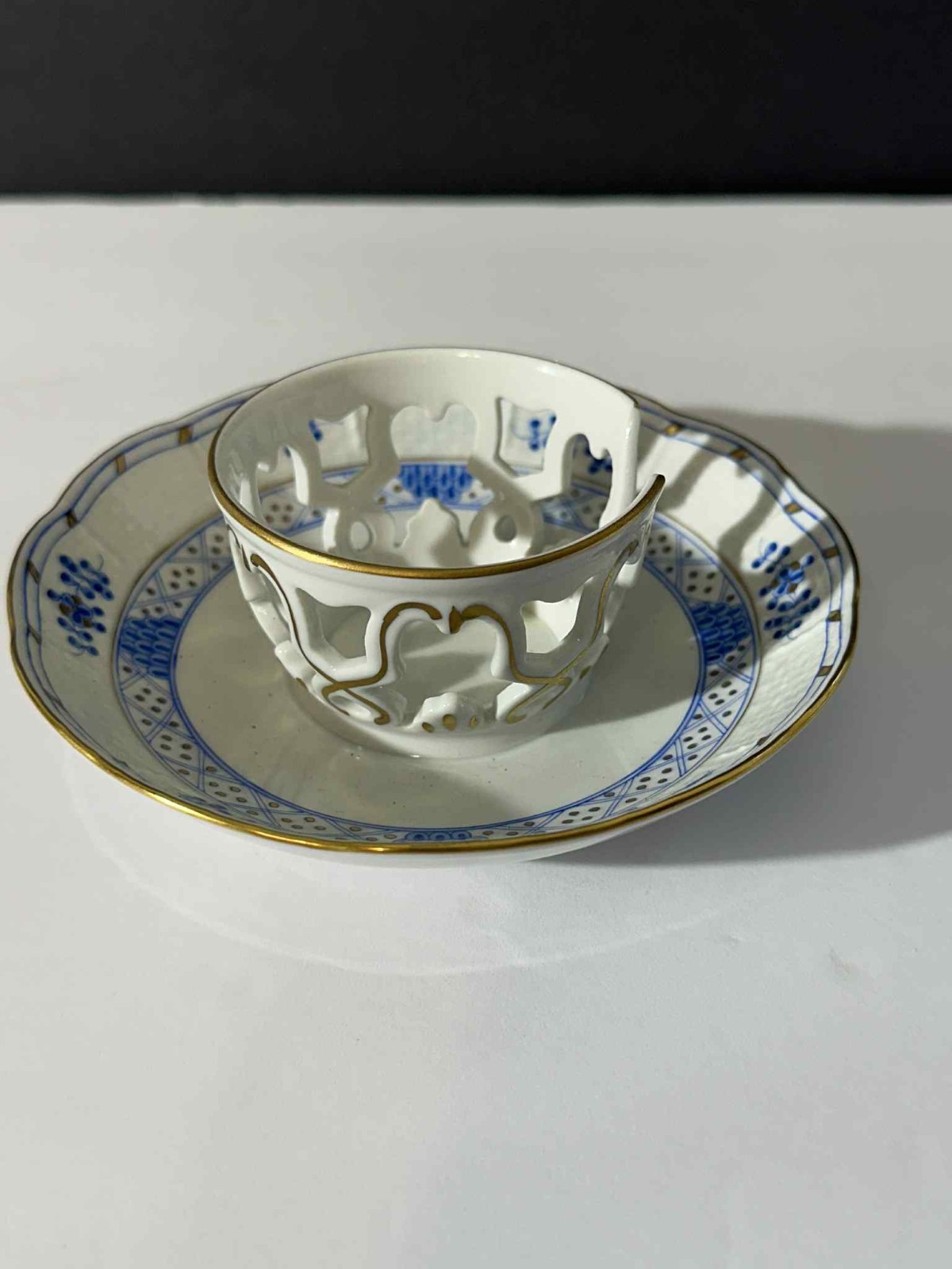 Pair Herend Hungary Trembleuse Saucers #713 Blue & Rust Indian Basket Gold Trim