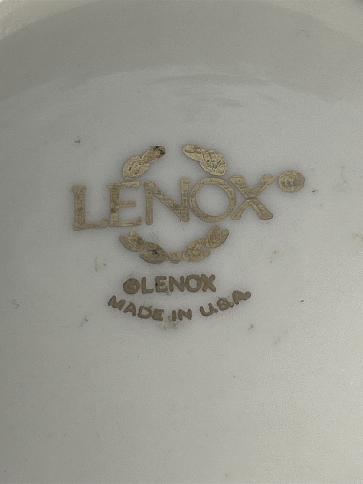 Lenox- Gold Trim AEGEAN Collection Medium Shell Dish 5 1/2 inches