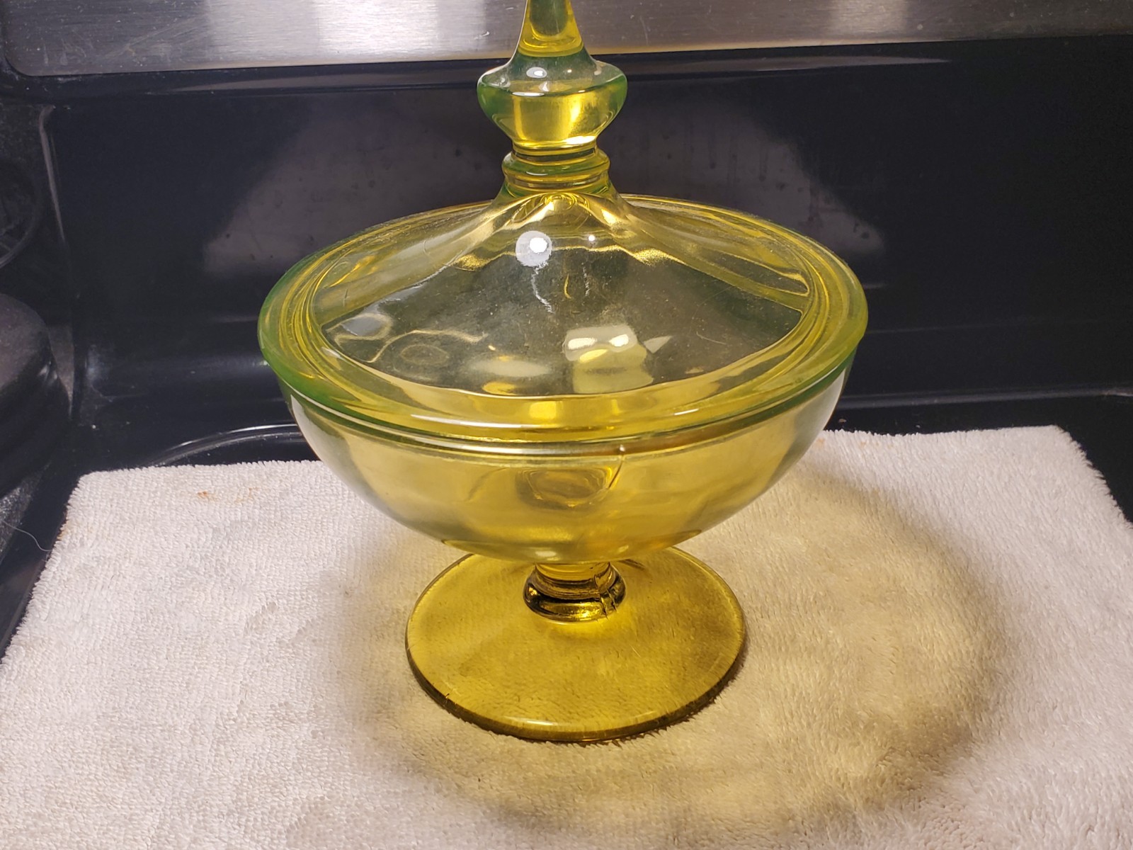 VINTAGE Fostoria Uranium glass candy dish with lid *small Crack