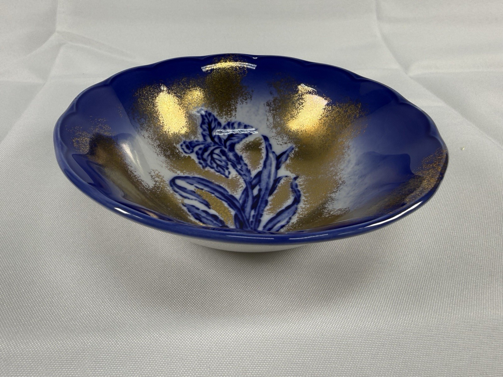 Vintage Victoria Ironstone Flow Blue Iris Bowl Staffordshire England Gilt 6.75″