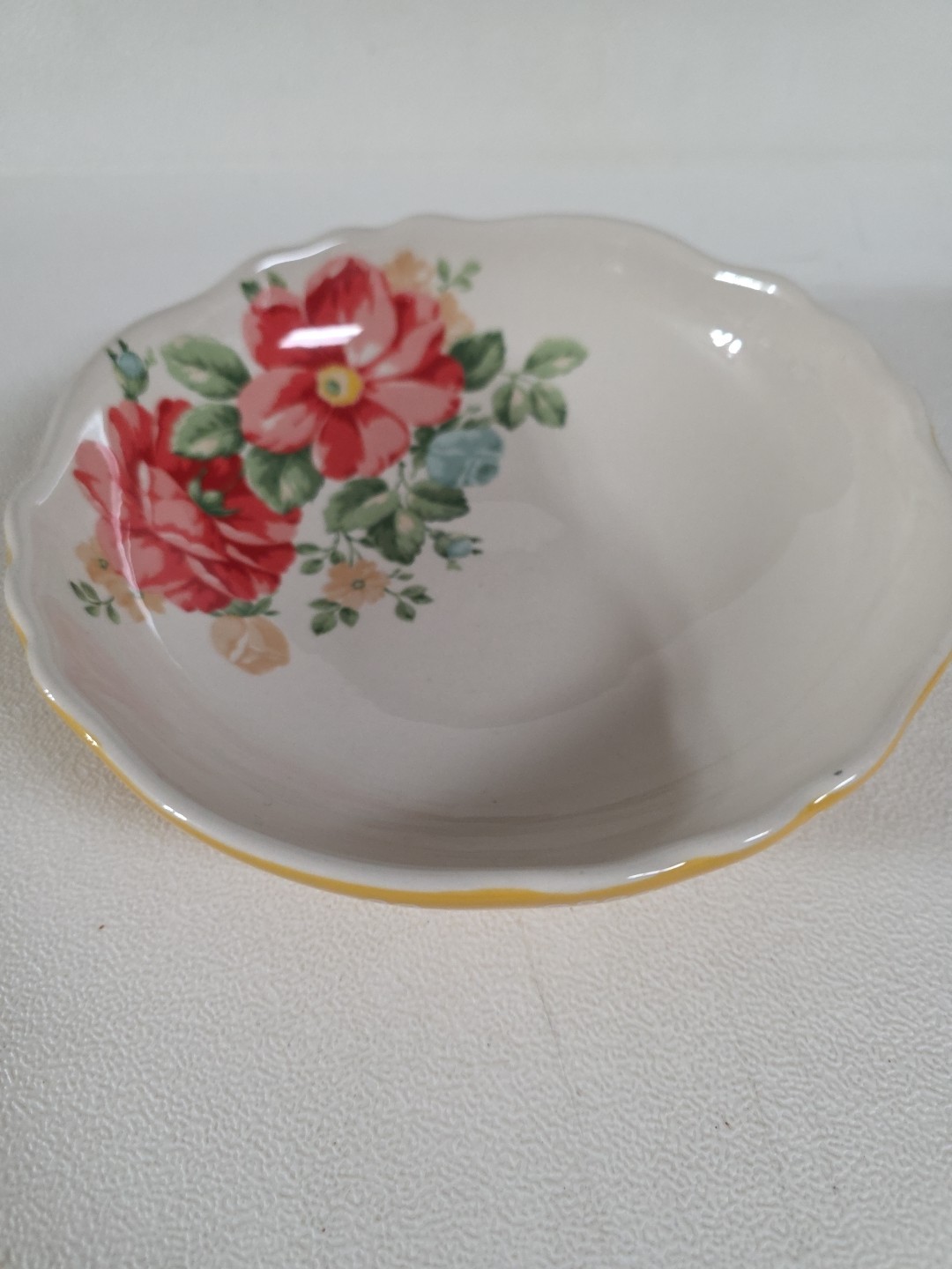Pioneer Woman Soup Pasta Bowl Yellow& White with Red Blue Yellow Flowers 7.25″