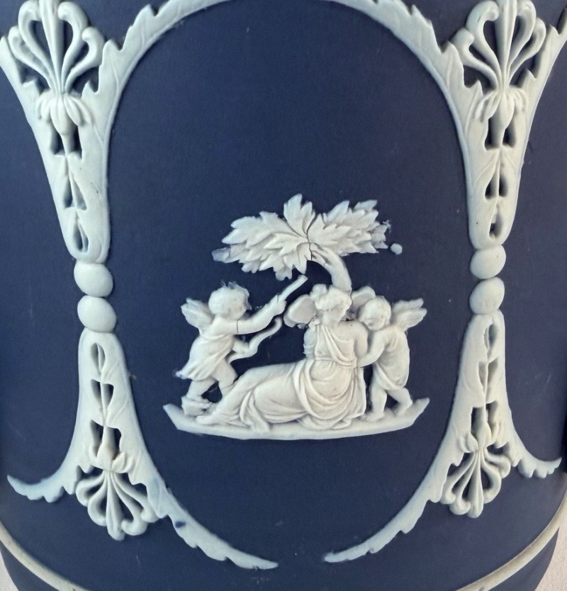 Antique 1903 Wedgwood Jasperware Dark Cobalt Blue Dip 3-Handled Loving Cup / Tyg