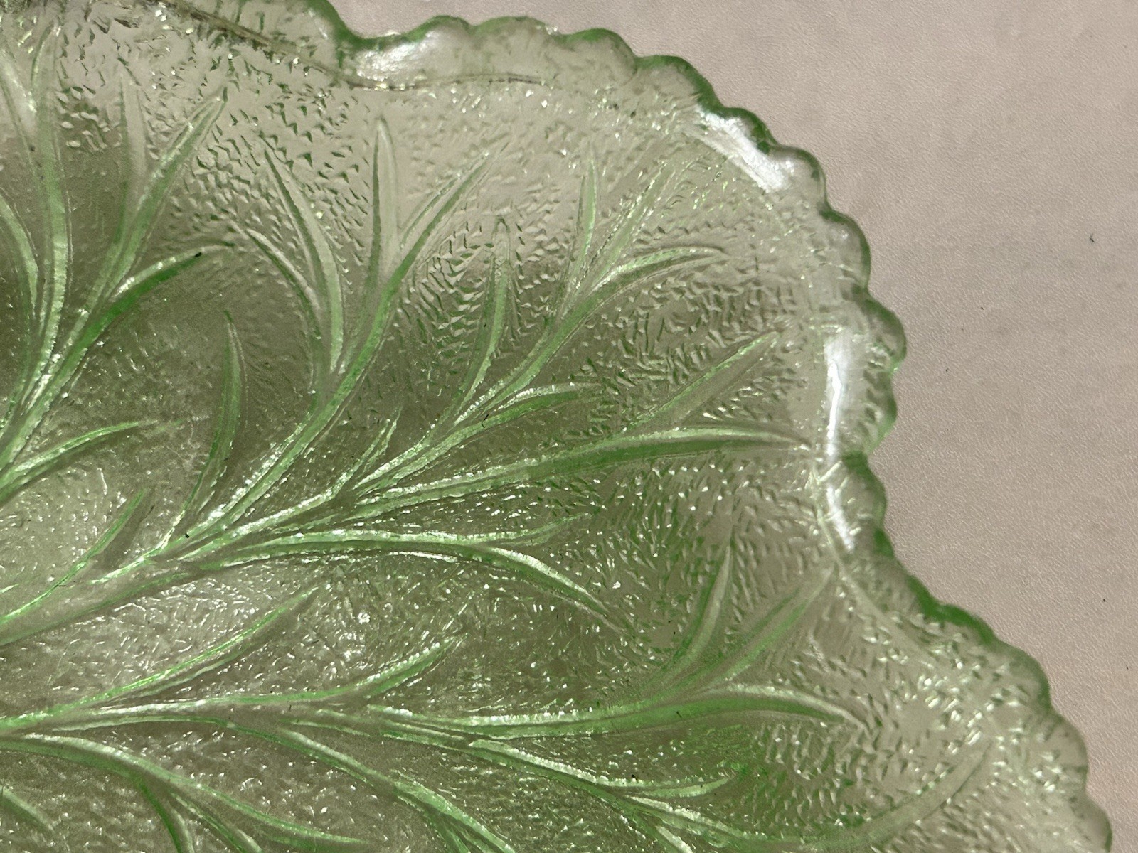 Vintage Unmarked Green Glass Leaf Handled Candy Dish Glossy Finish Uranium Glass