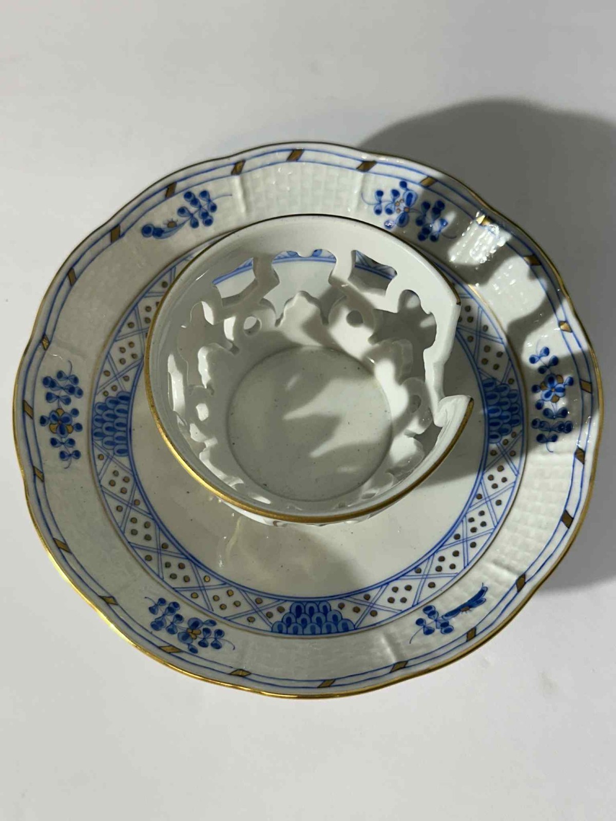 Pair Herend Hungary Trembleuse Saucers #713 Blue & Rust Indian Basket Gold Trim