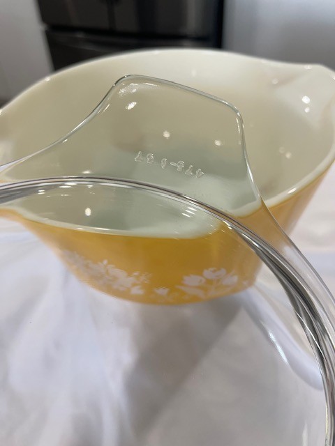 Vintage Pyrex Garden Medley 475 Casserole Dish w/ Lid 2.5 Qt Floral Small Chip