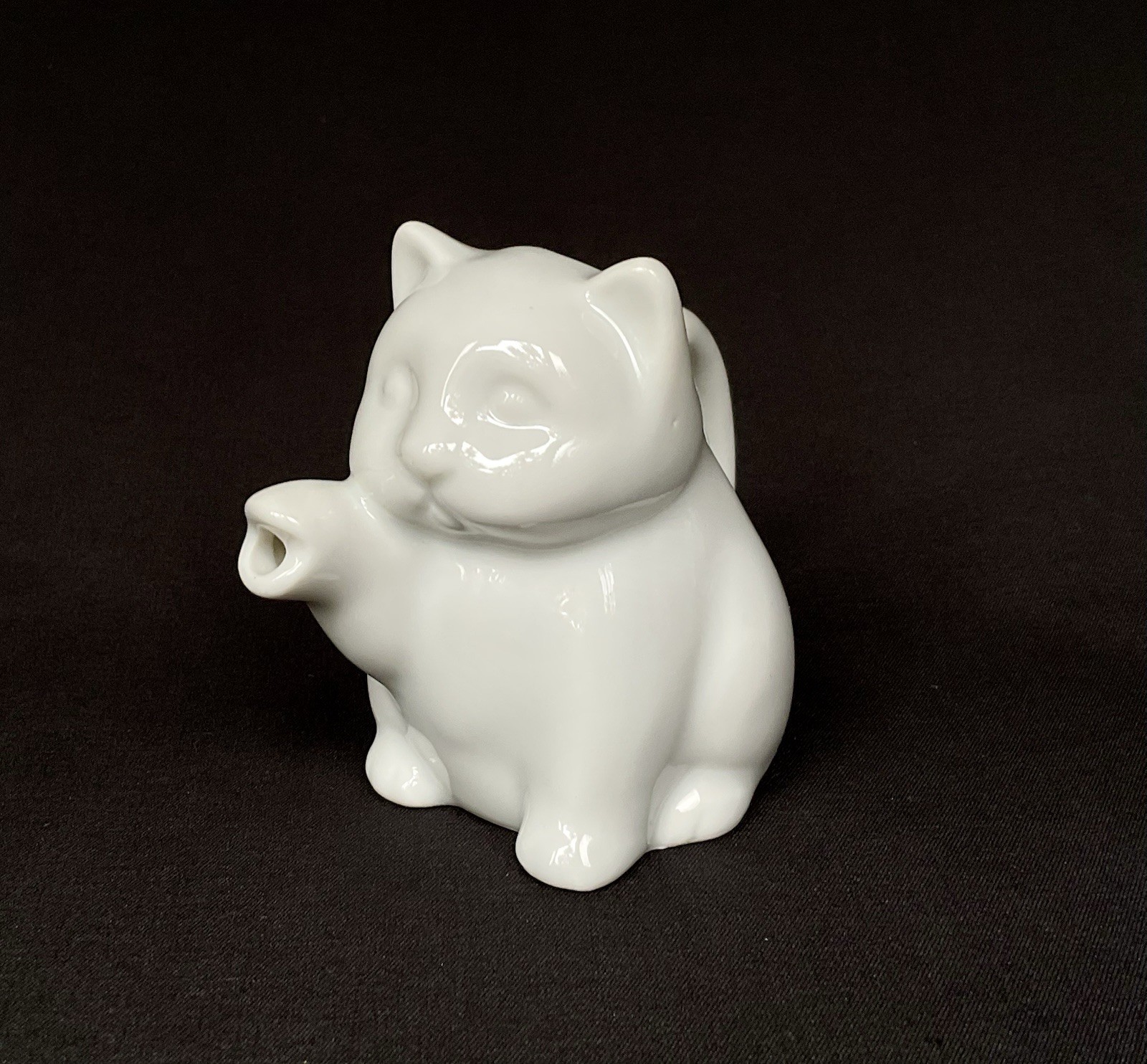 Porcelain Mini Cat Creamer Pitcher 3 Inches White Kitty HIC JAPAN Paw Spout