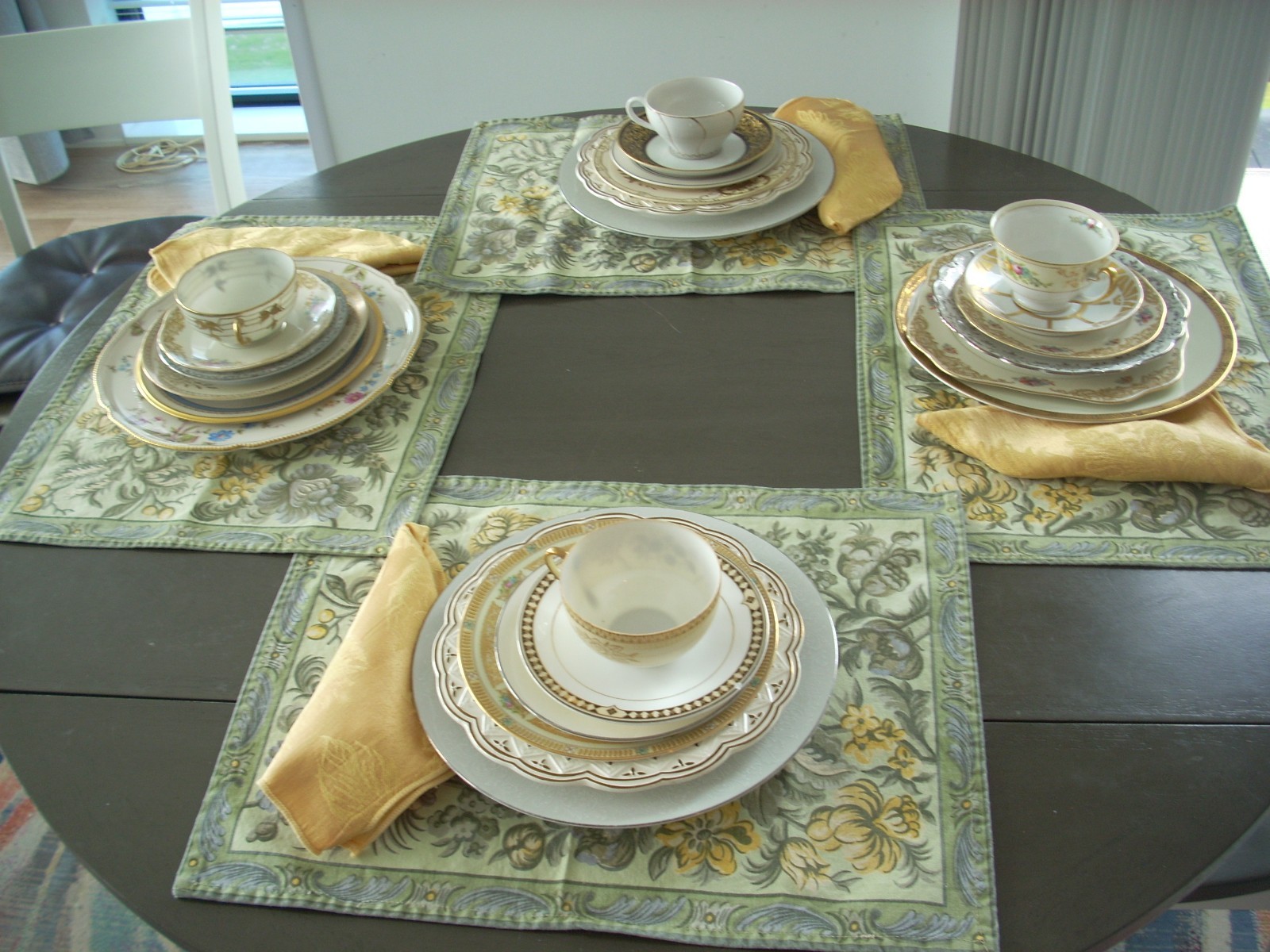 4 Mismatched Place Settings Gold Floral 24 Pc w/napkins placemats Shower Wedding