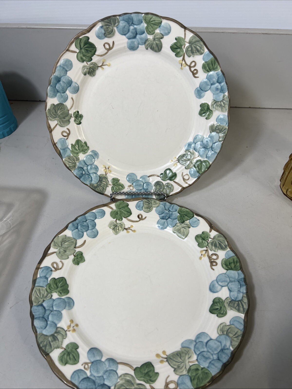 Poppytrail By Metlox Sculptured Grapes 10 1/2″ Dinner Plates Set Of 2