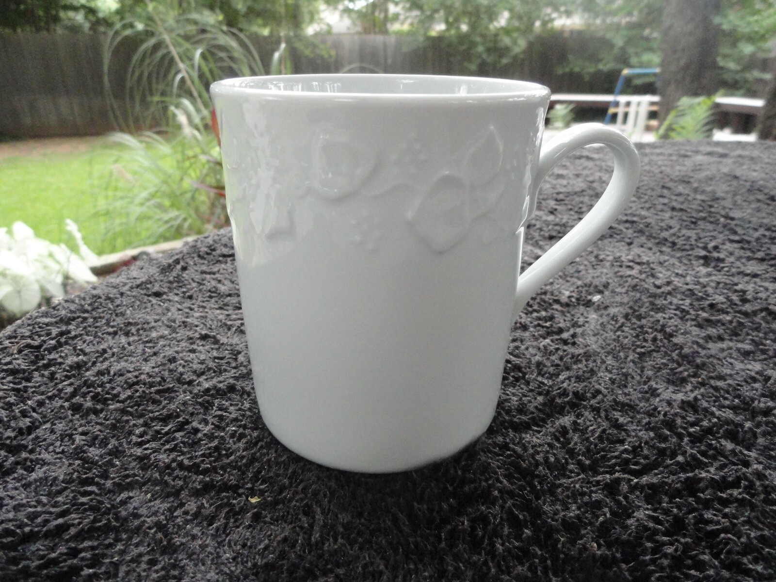 Dansk Ivy Embossed Fruit and Leaves Pure Solid All White Mug