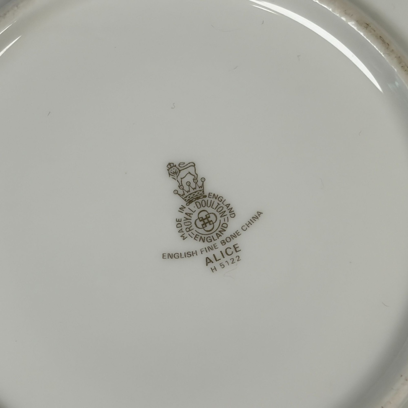 2 Royal Doulton ‘Alice’ Bone China Demitasse Cup & Saucer Sets H5122 England