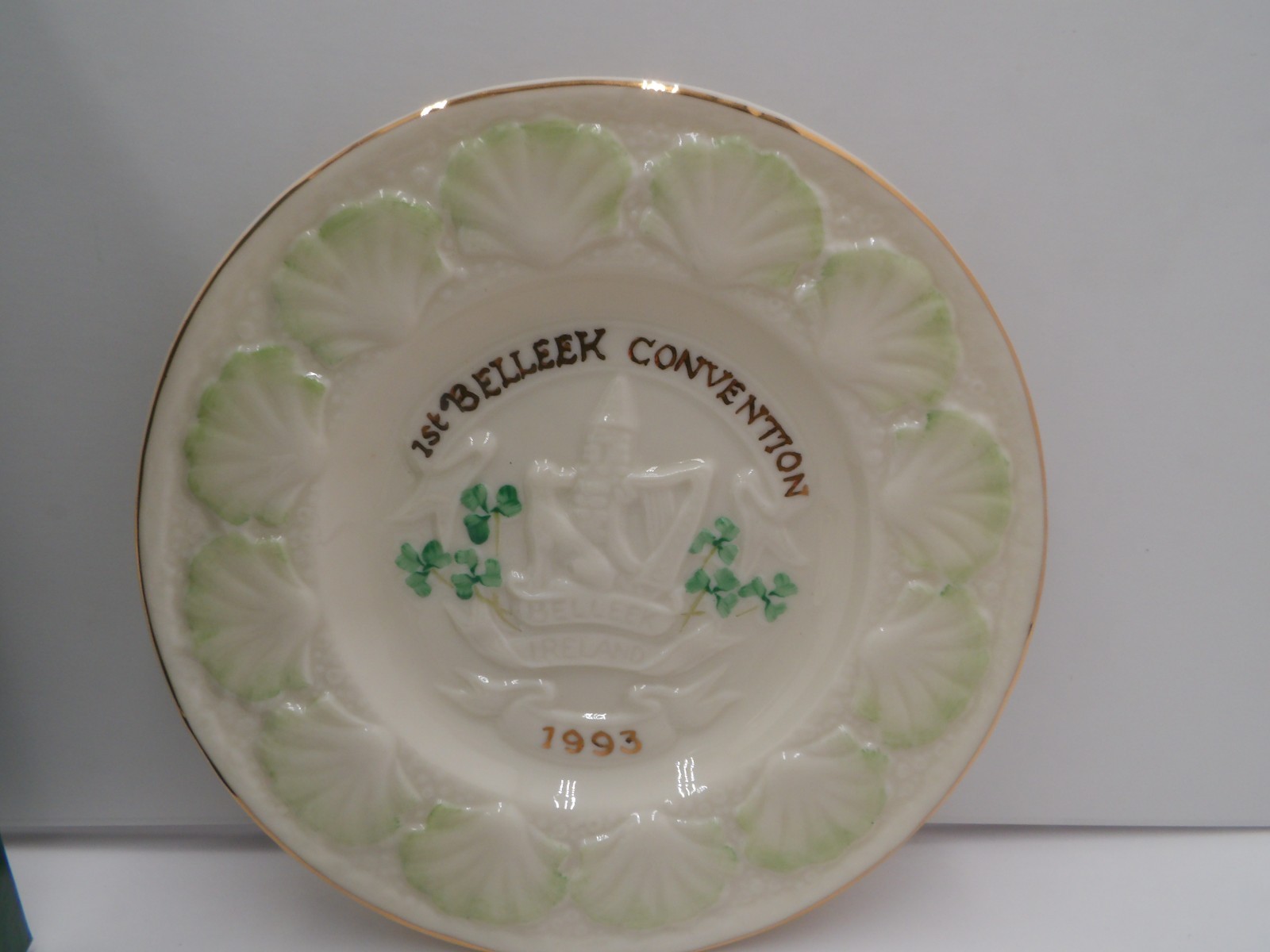BELLEEK NIB COMMEMORATIVE PLATE 1993 1ST CONVENTION .. TINY CHIP