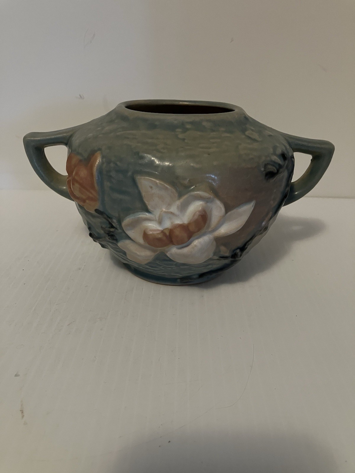 Vintage ROSEVILLE MAGNOLIA BLUE #446-4 ART POTTERY DOUBLE HANDLE BOWL 1943
