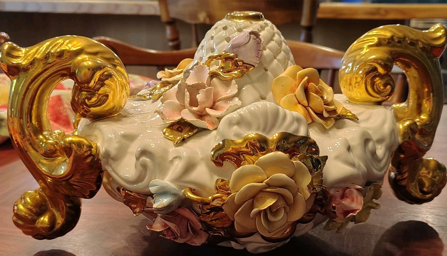 Capodimonte Style Centerpiece