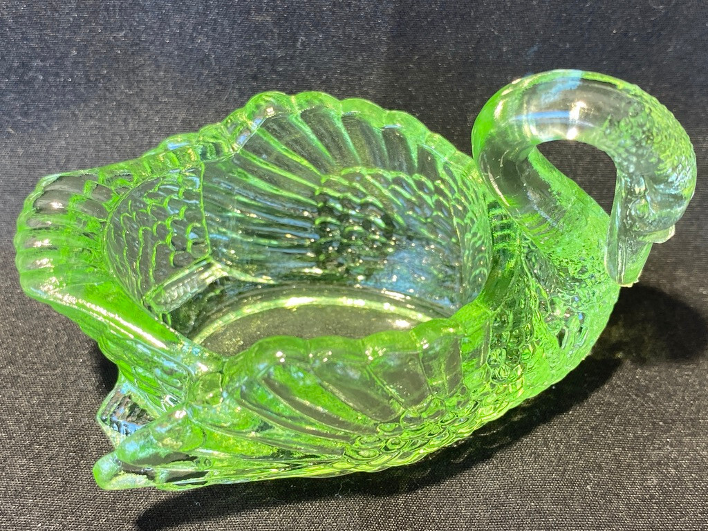 Green Vaseline uranium glass Swan / Easter eggs salt cellar dip duck dish yellow