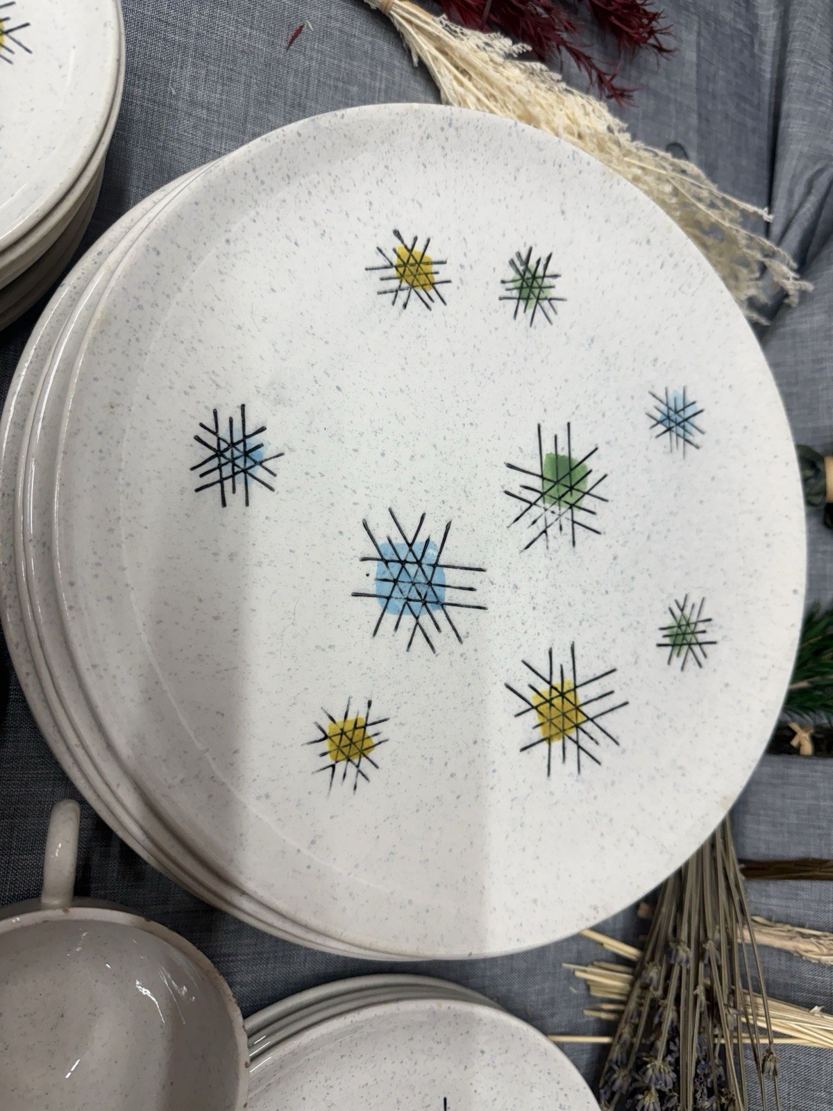 28-Piece Vintage Badonviller France Hand Painted Atomic Starburst Dinnerware Set