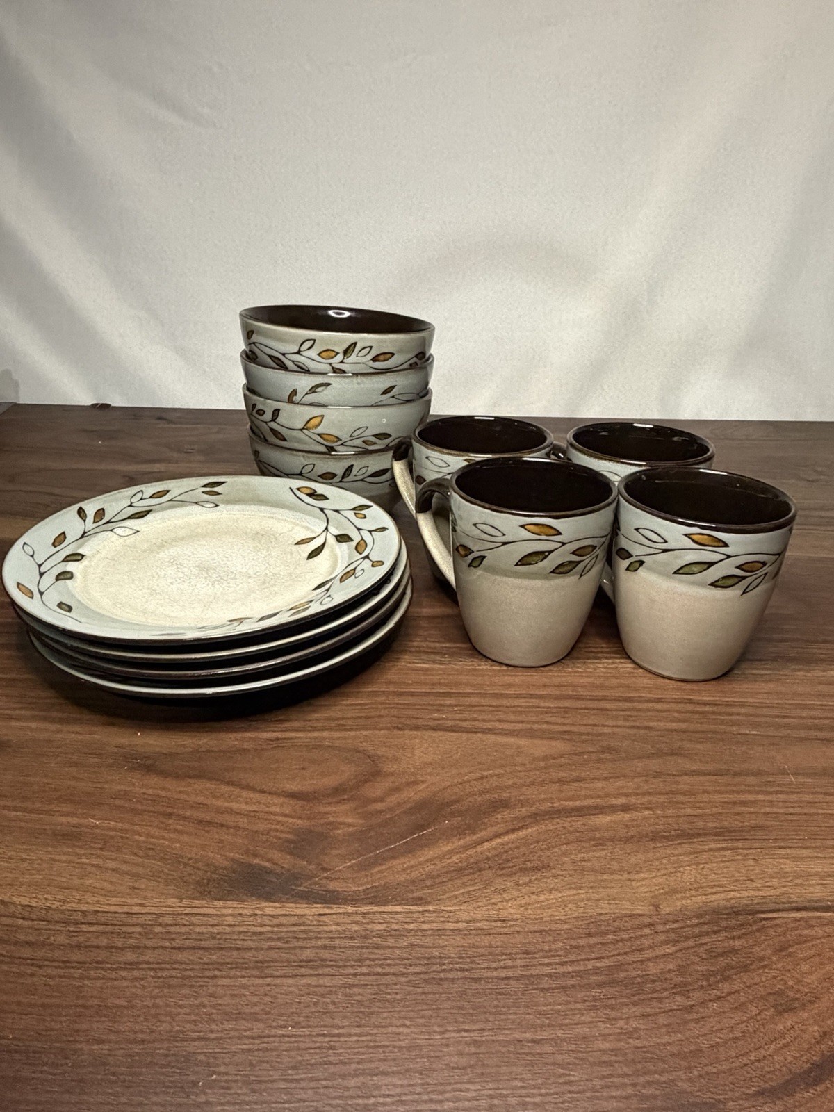 Pfaltzgraff Pastoral Leaves 8 3/4” Plate bowls coffee cups set of 4 of Each