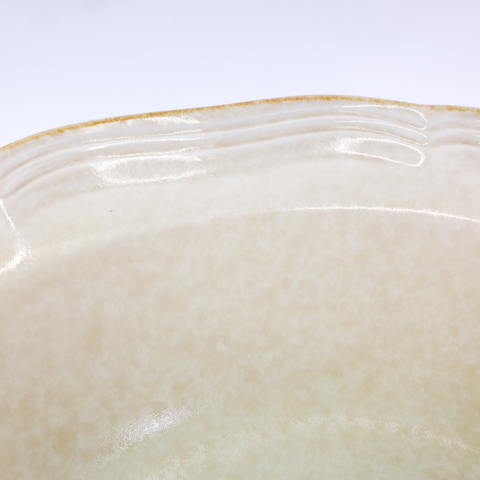 Mikasa Country Charm FG000 Large Serving Bowl Beige Gold Scallop Edge Japan