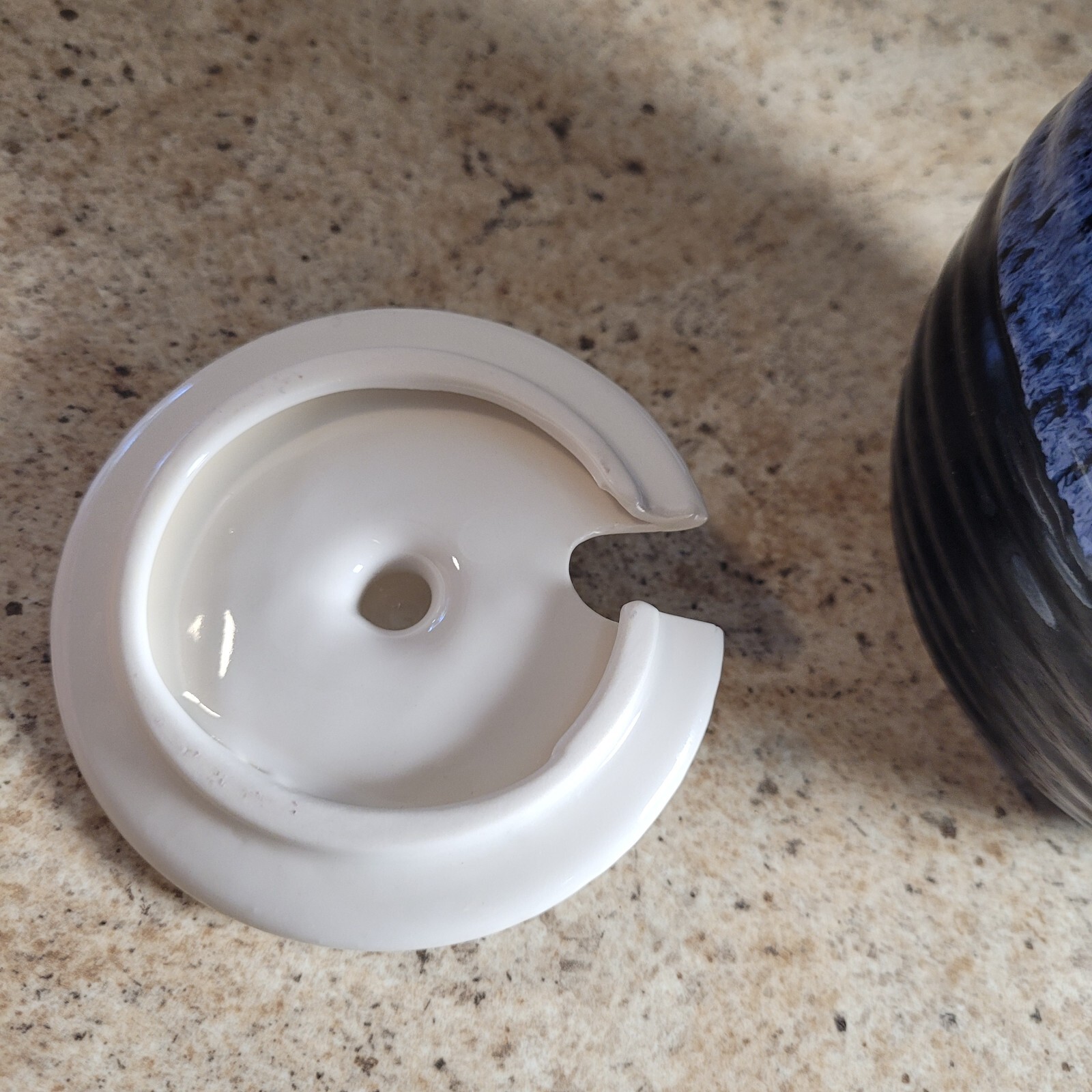 Pottery Vintage Crafted Pot Lidded w/ Ladle Opening Jar Blue and White 6″
