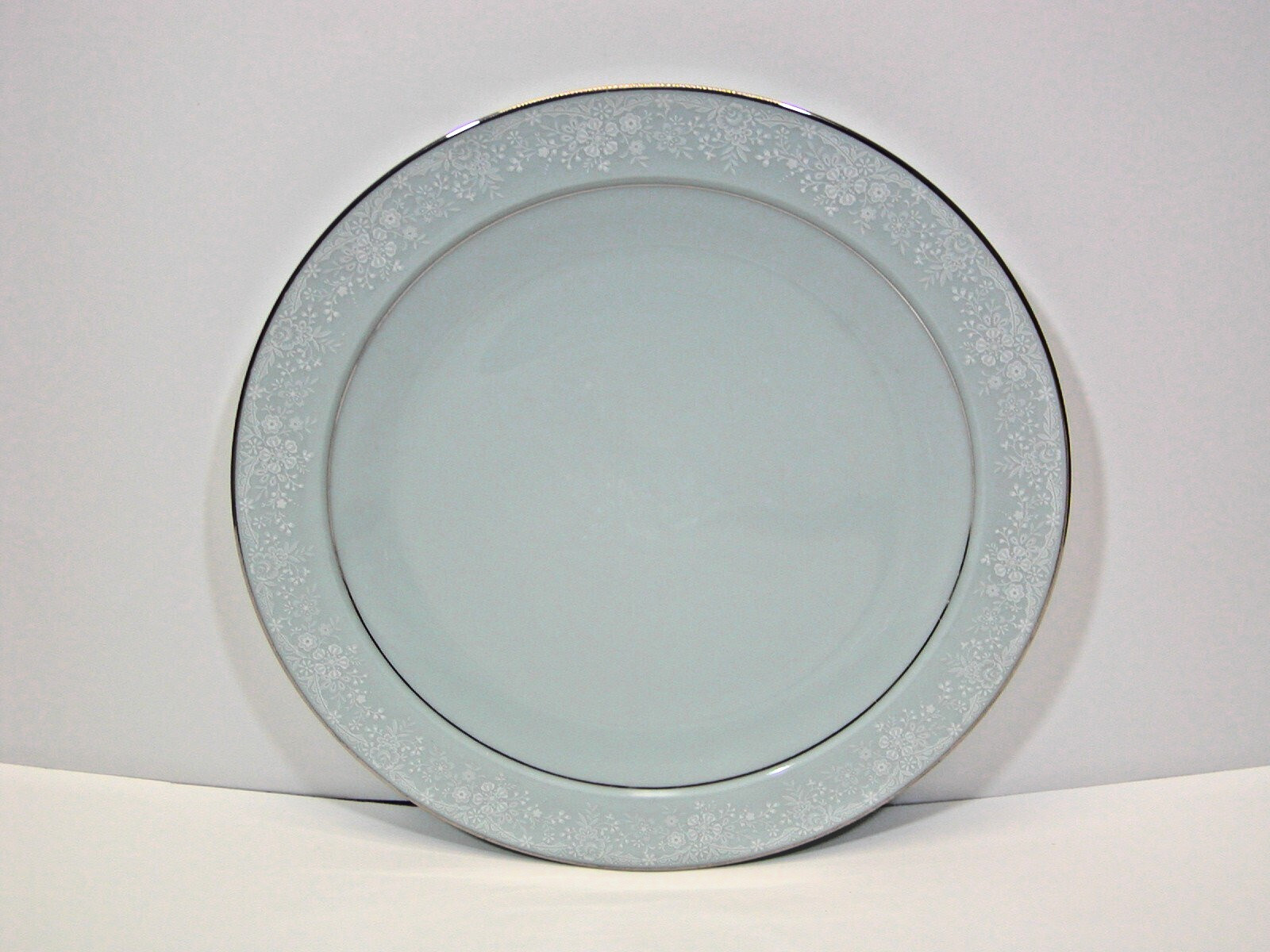 4 NORITAKE FIDELITY 10-3/8″ USED DINNER PLATES 8003 W81
