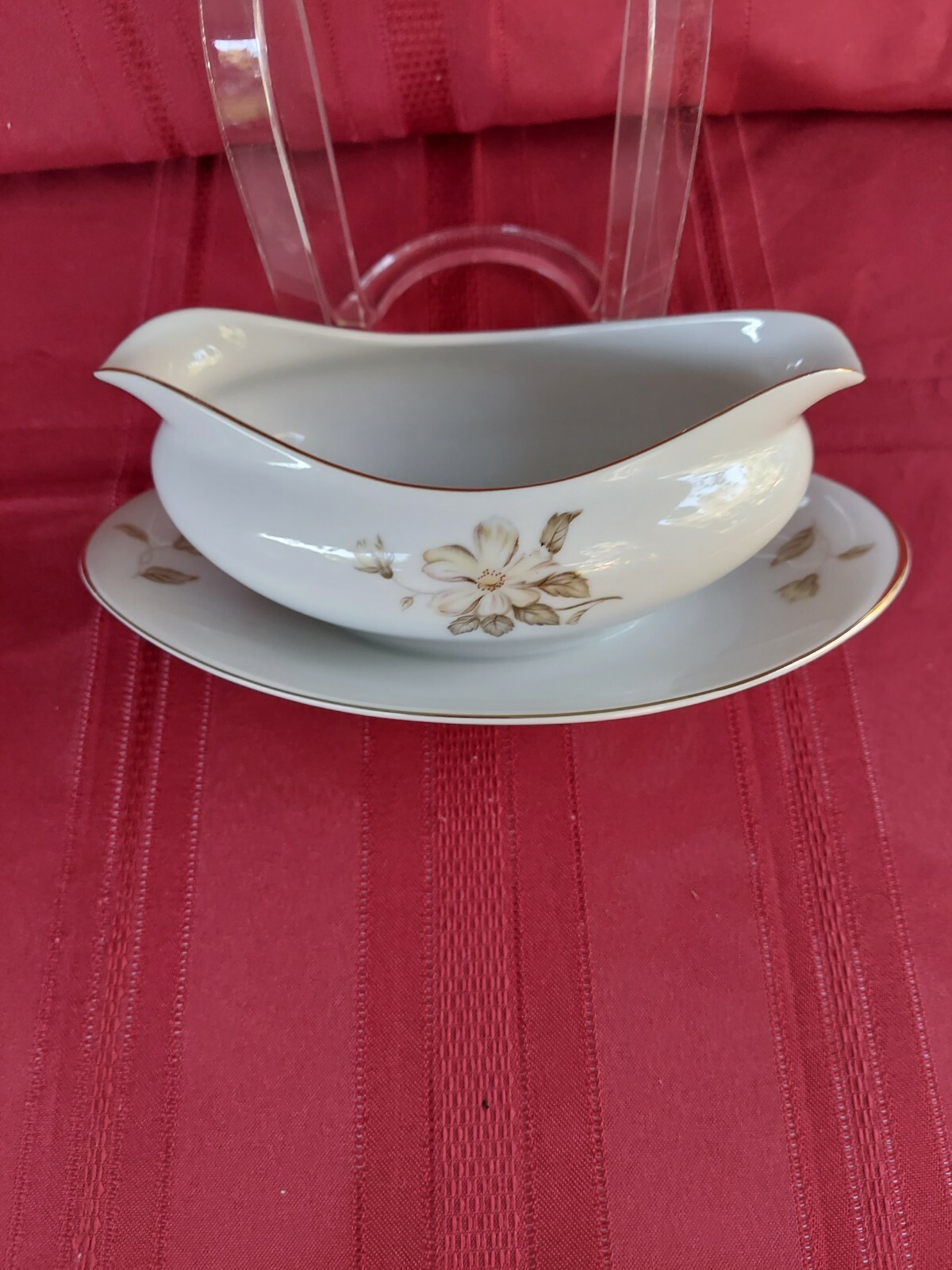 MEITO CHINA  OVAL GRAVY BOAT WITH ATTACHED UNDERPLATE 9″ W 2 1/8D MADE IN JAPAN.