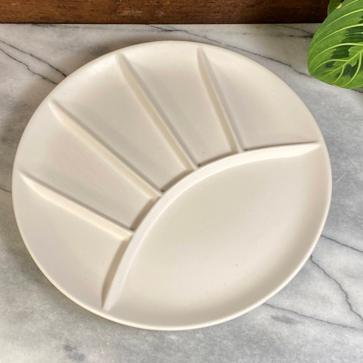 Vintage Japanese White Ivory Stoneware 9″ Divided Round Plates ~ Set of 6
