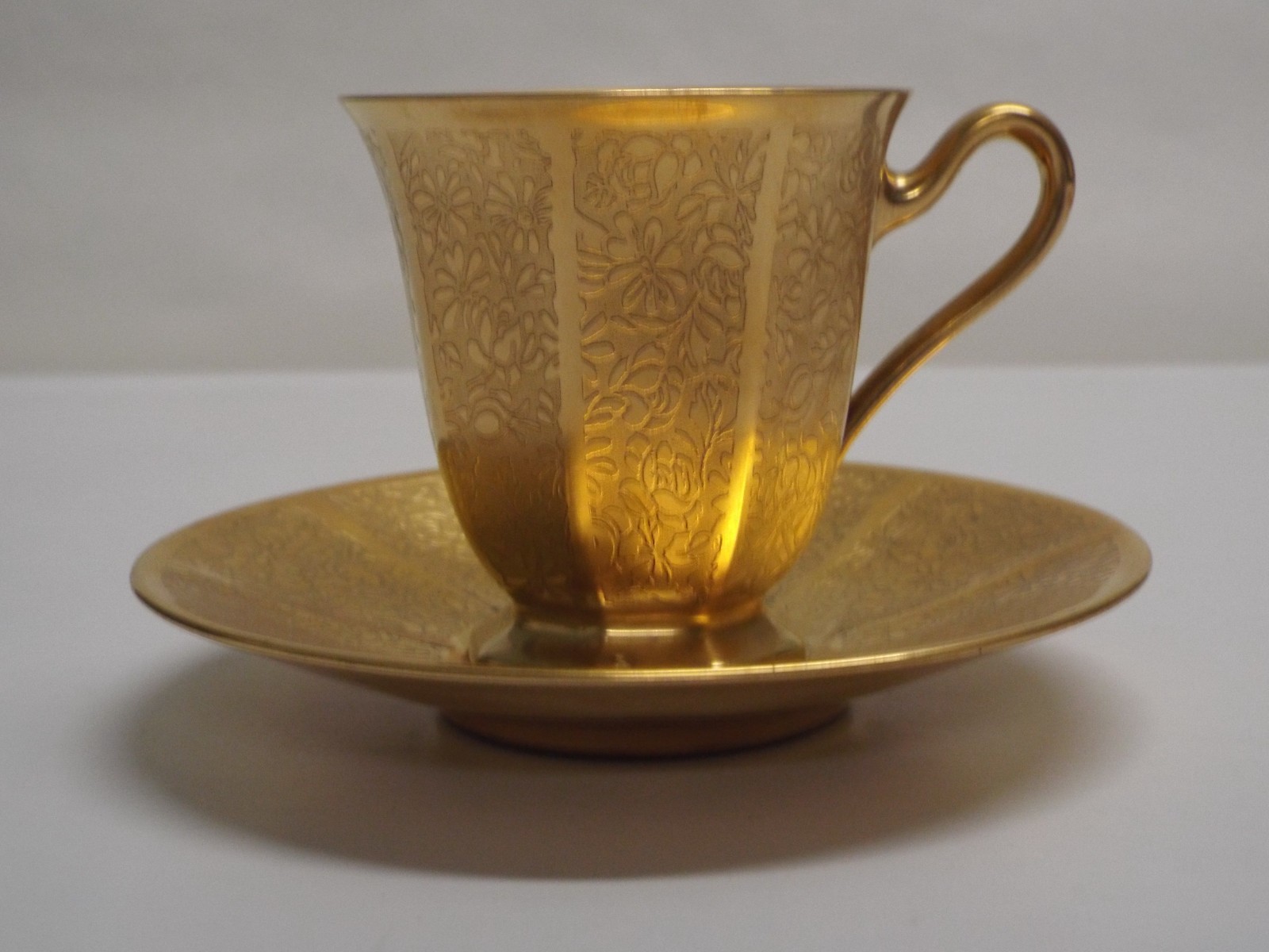 PICKARD Rose & Daisy Gold Porcelain Demitasse Cup and Saucer – NO chips/cracks