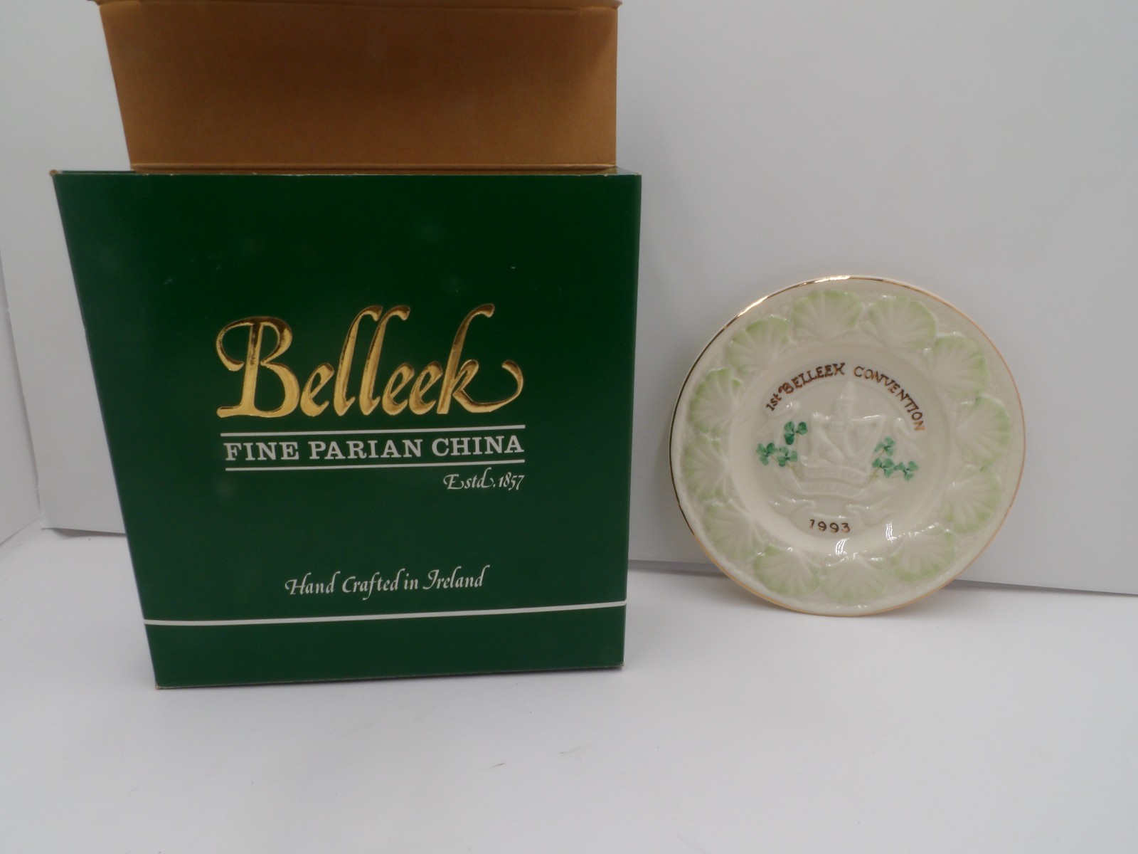 BELLEEK NIB COMMEMORATIVE PLATE 1993 1ST CONVENTION .. TINY CHIP