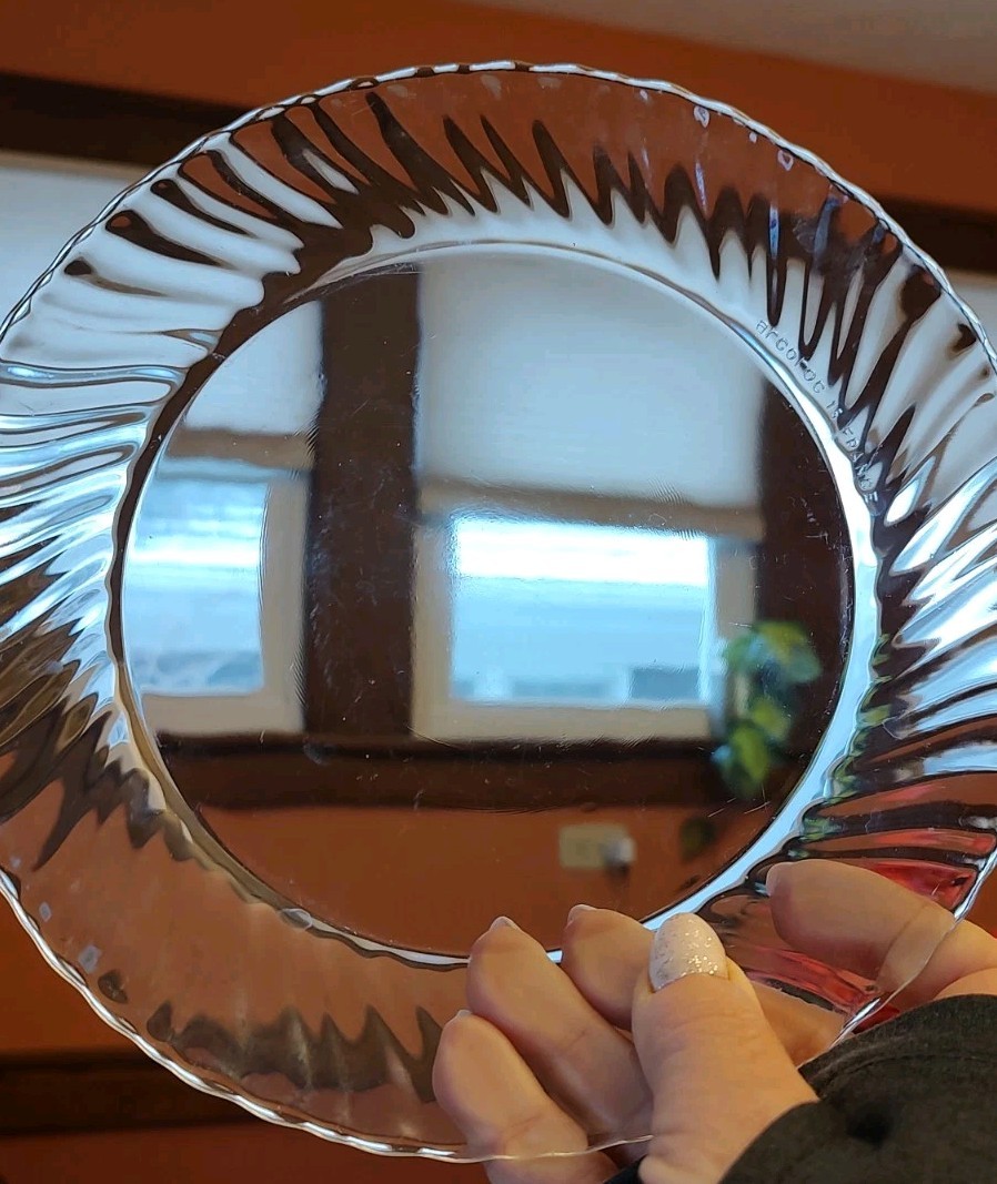 Arcoroc Clear Swirl Scalloped Glass Luncheon Plates 8 3/4 Inch Set of 11 EUC