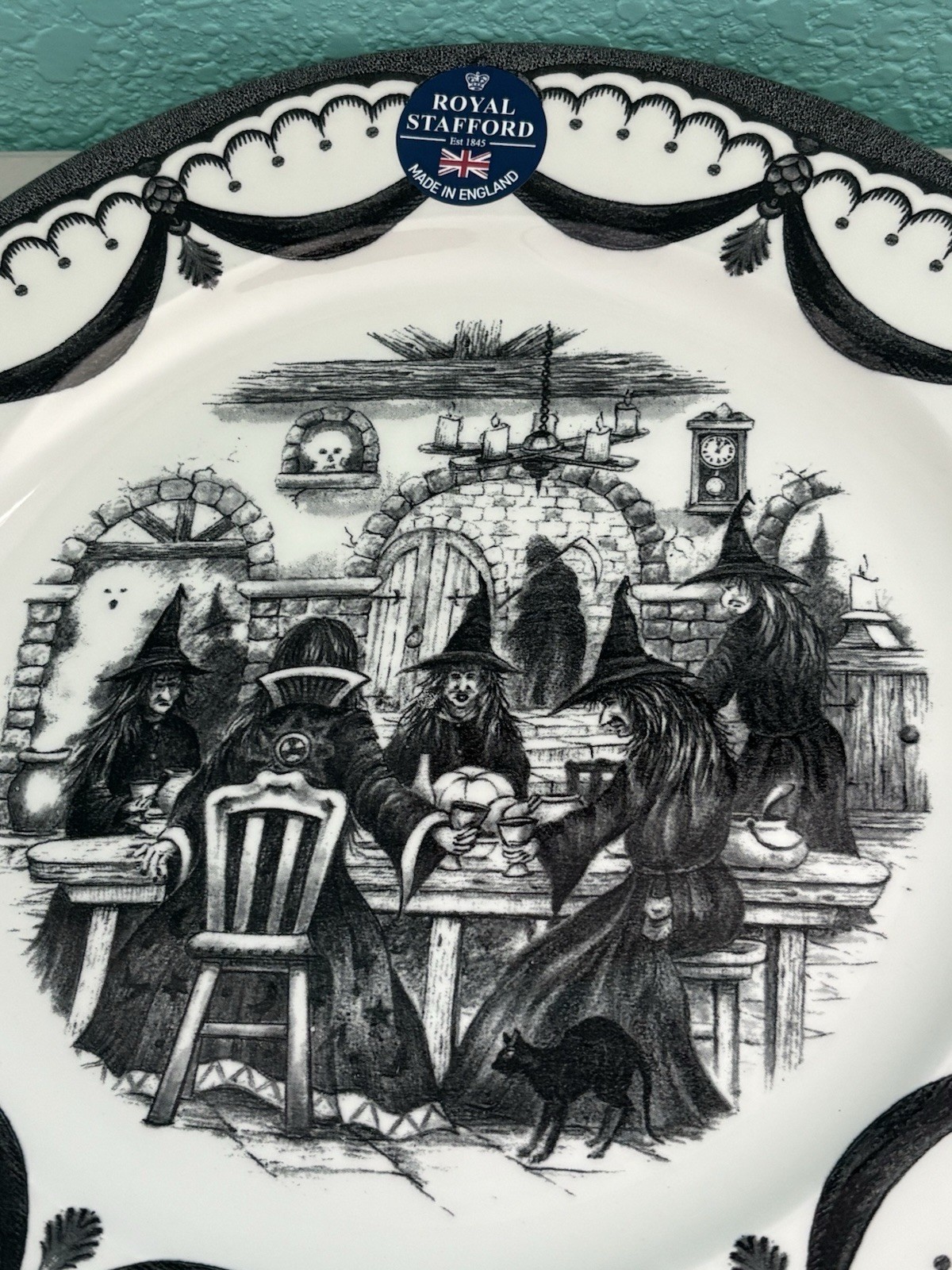 Royal Stafford Halloween Coven Witches Around Table Dinner Plates Set of 2 New