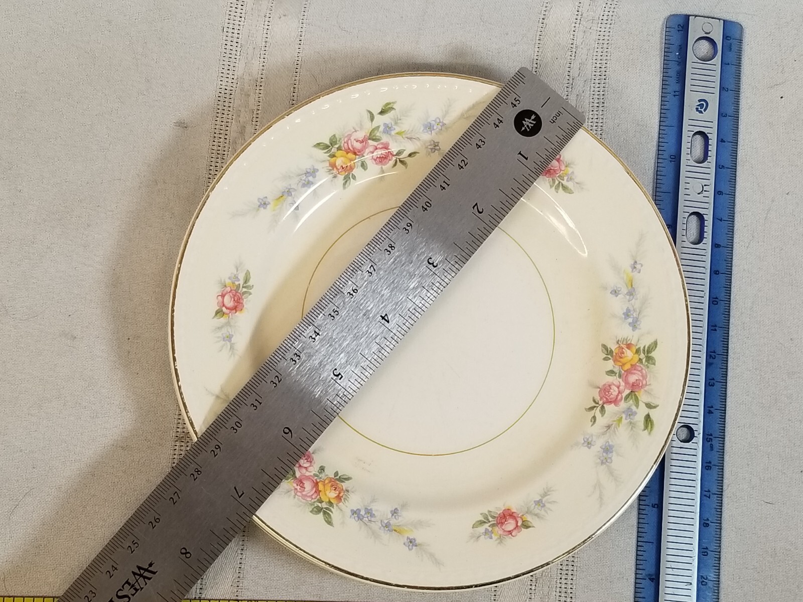2 Eggshell Georgian Homer Laughlin Dessert / pie Plates 7″ Gold Floral h44n5