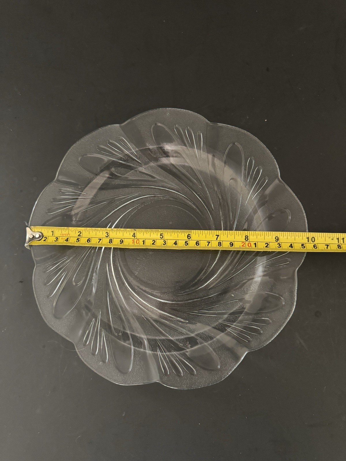 Set of 4 KIG Indonesia Floral Swirl Glass Dinner Plates 10″ Scalloped Edge