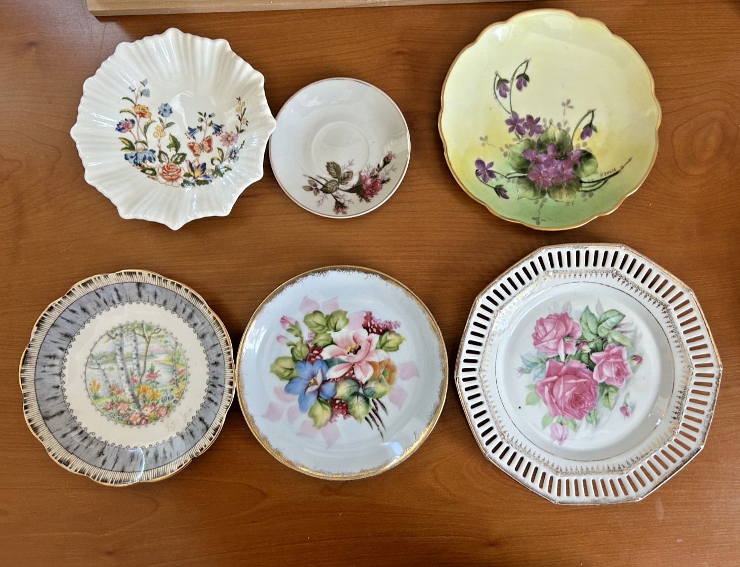 Lot: 6 Vintage Floral Variety Cottage Core Wall Plate Decor 10″ & Smaller