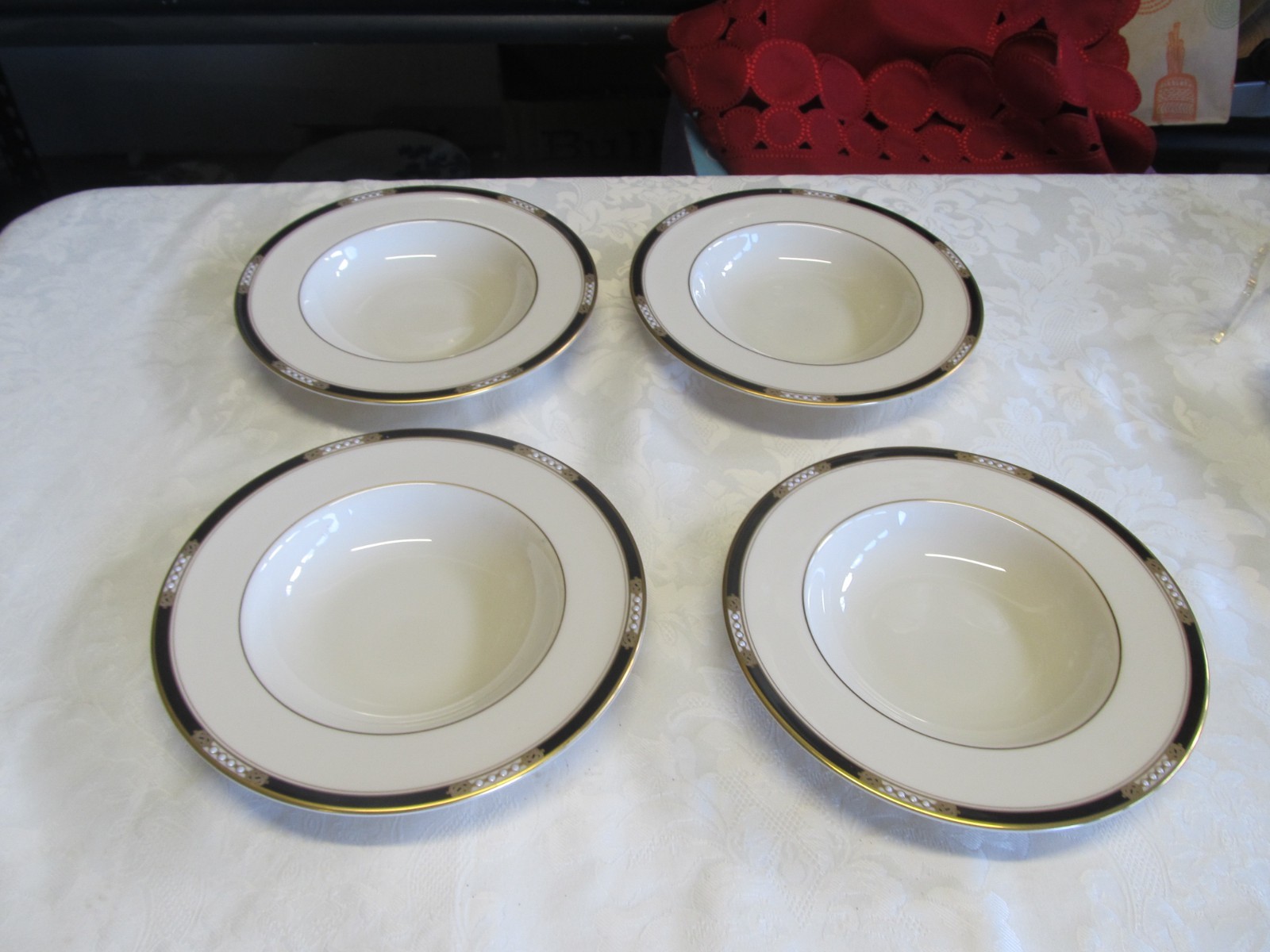 LENOX Presidential HANCOCK 4 Rimmed Soup Bowl 8 1/4″ Raised Dots Gold/Black