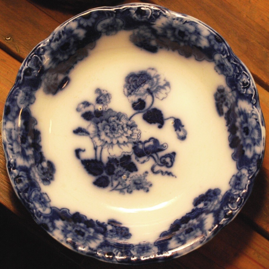 New Wharf Pottery Antique FLOW BLUE England CAMBRIDGE 9” Serving Bowl c. 1877