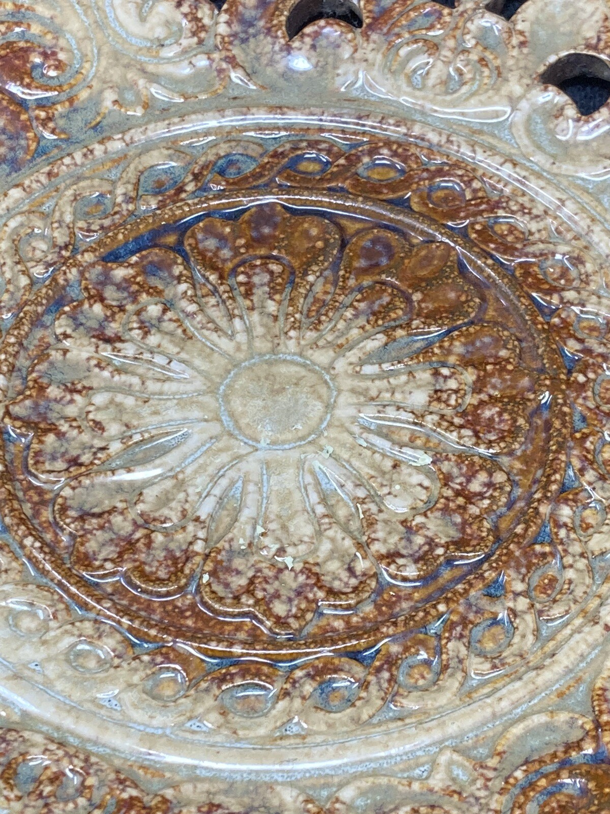 Decorative 11-3/4 inch plate